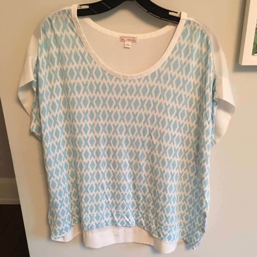 Loose fitting Gap Shirt, Size Small